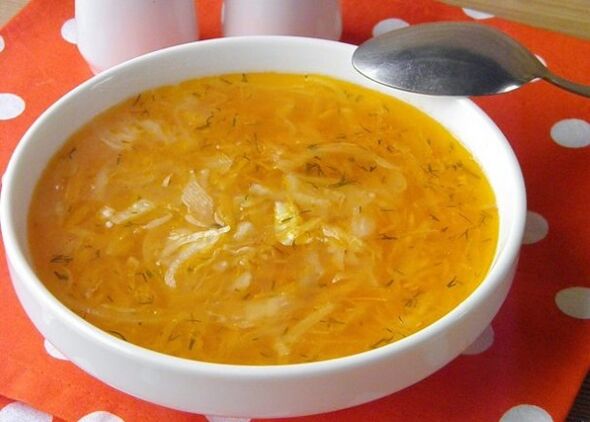 La zuppa di cavolo cappuccio è nel menu di tutti coloro che vogliono perdere peso grazie ai crauti